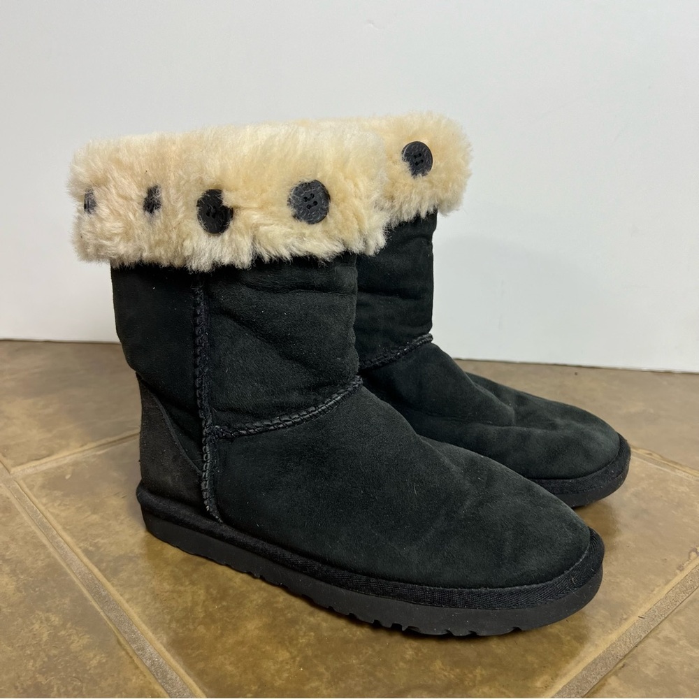 UGG Black Short Fold Over Sherpa Button Boots Womens 6